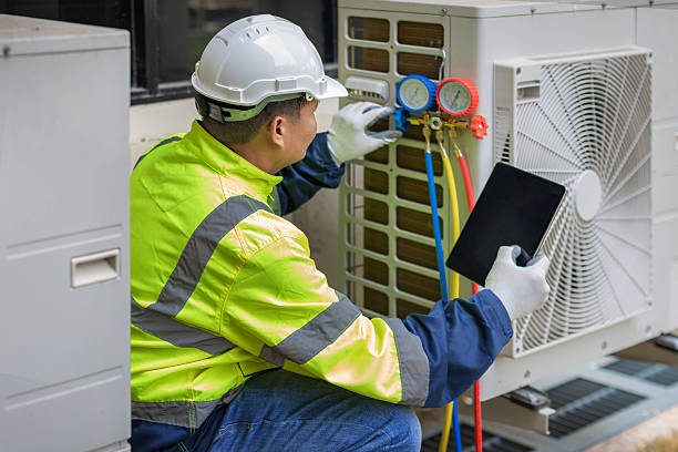 Professional Hvac technician working in North Hampton, OH